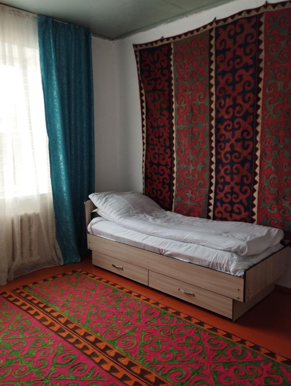 Guest House Bereke In Kyzart Village Bagysh Exteriör bild