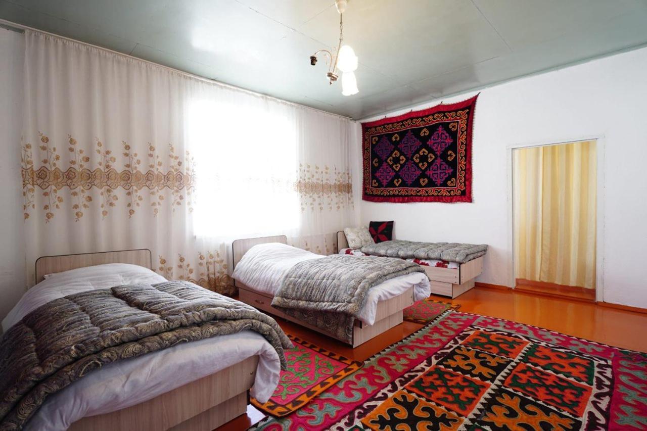 Guest House Bereke In Kyzart Village Bagysh Exteriör bild